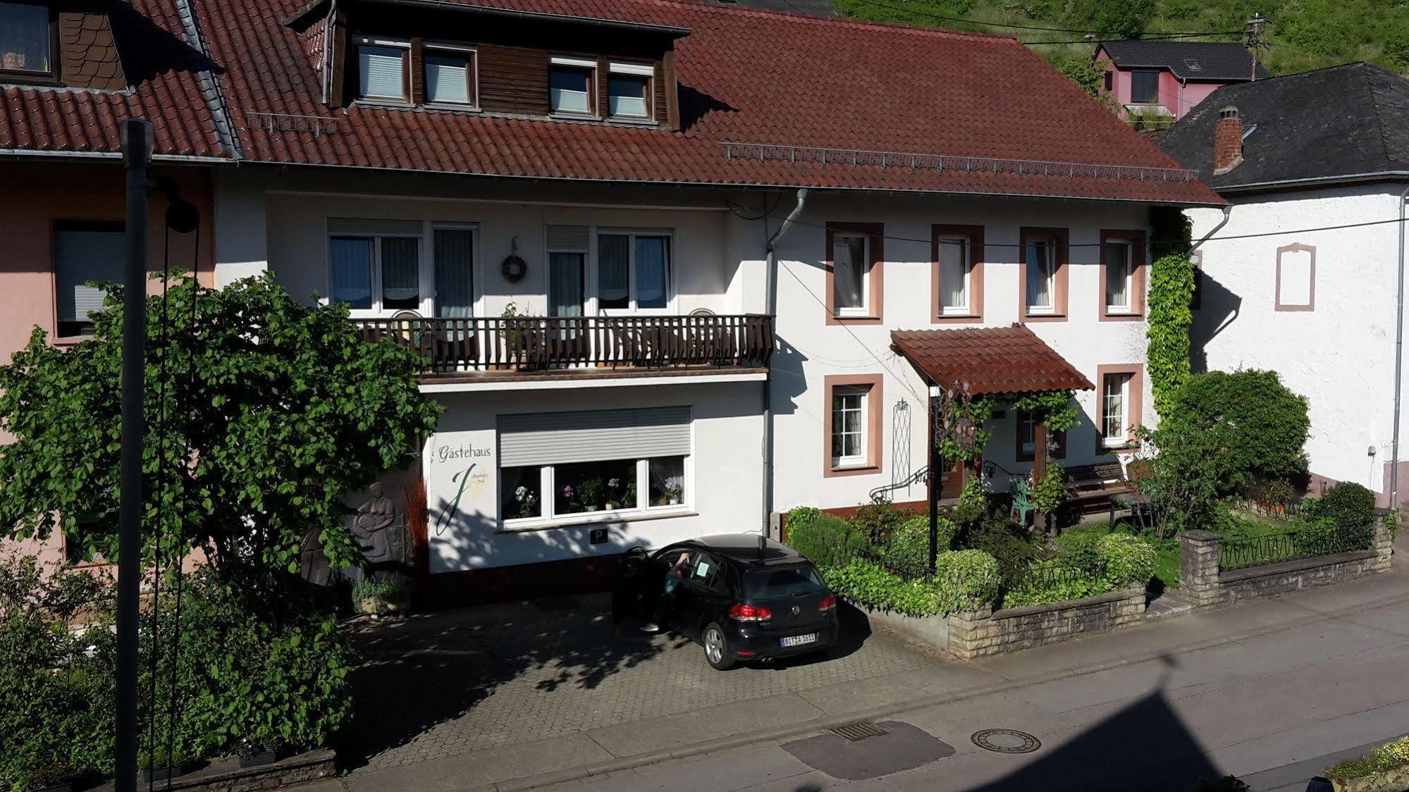 Johannishof Wein-Cafe & Gaestehaus Langsur Exterior photo