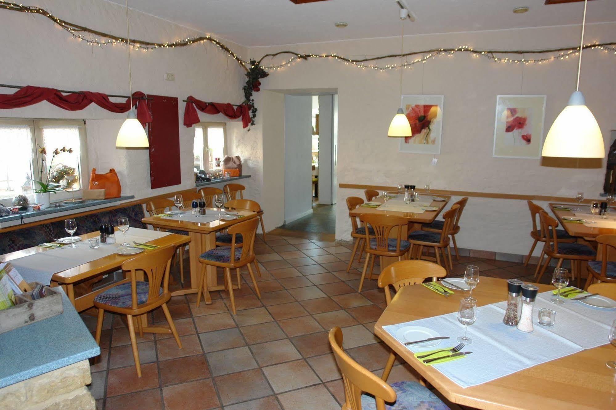 Johannishof Wein-Cafe & Gaestehaus Langsur Exterior photo
